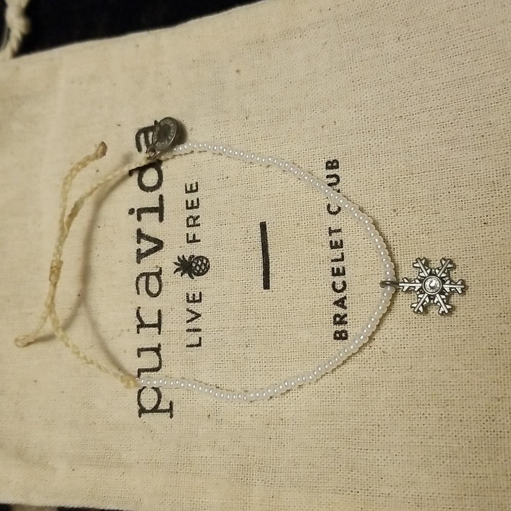 Pura Vida snowflake seed bead bracelet
